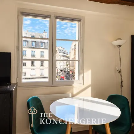 Lumineux Dans Apartment Paris